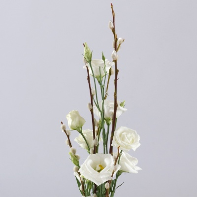 white modern flower arrangement www.thegravesendflorist.co.uk